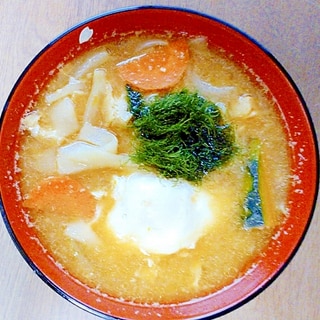南瓜と落し卵と節麺と青海苔の味噌汁
